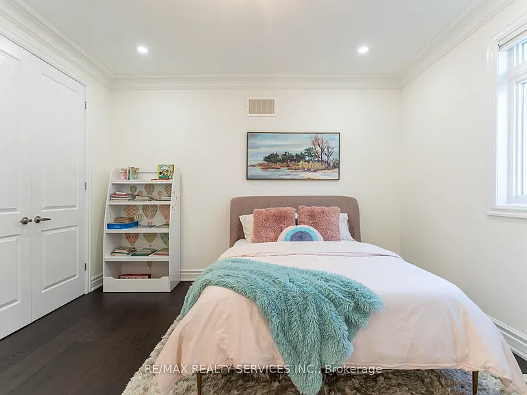 9 Interlacken Dr — Photo 34