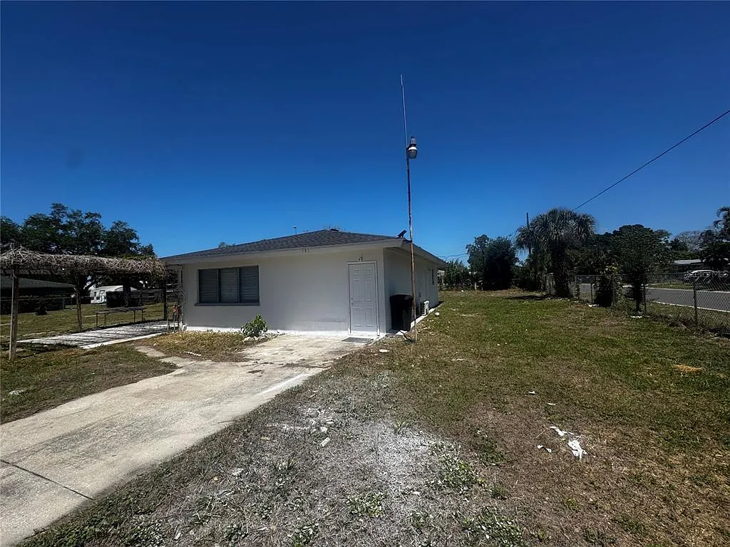 4 bed, 2.0 bath, 1365 sqft, $2,500 — Photo 1