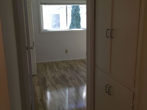 5th image of 609 Marine St APT B