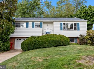 1341 Foster Rd, Warminster, PA 18974