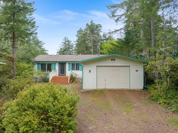 90 Outer Dr, Florence, OR 97439