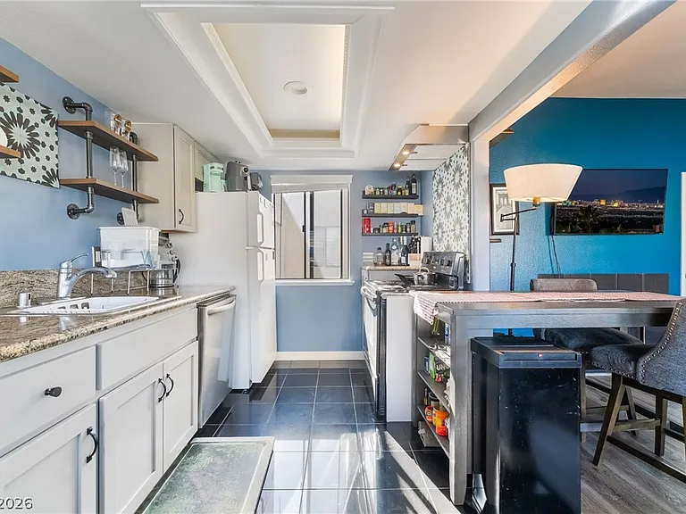 4391 Gannet Cir #10 — Photo 5
