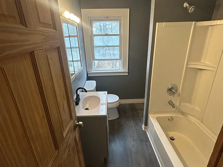 938 W Lafayette Ave — Photo 9