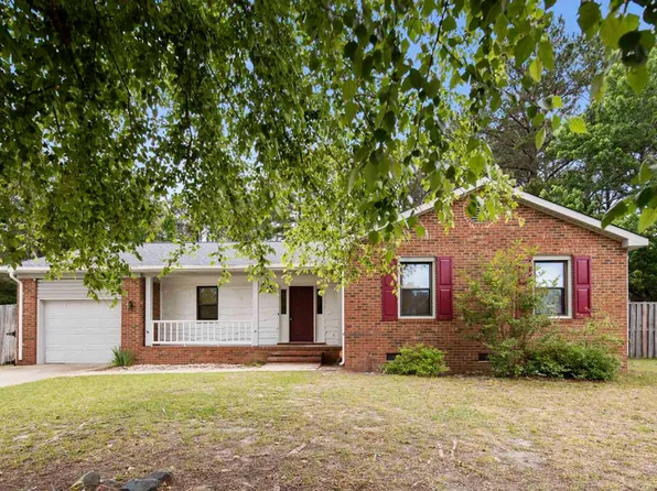 2004 Lakebarry Cir, Fayetteville, NC 28304