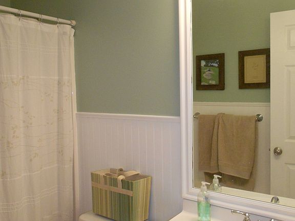 Main Floor Full Bath