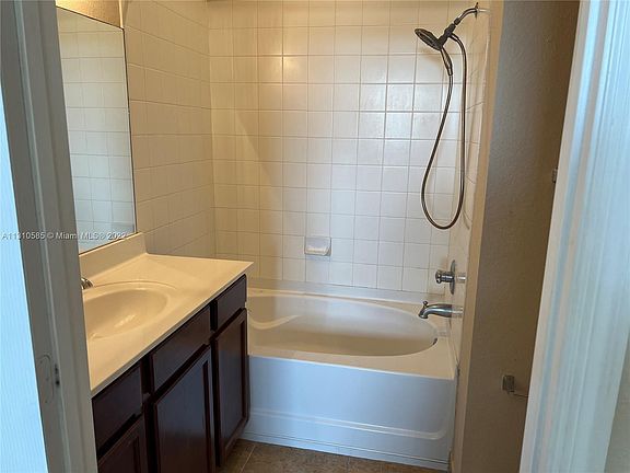 4th image of 10870 NW 88th Ter Unit 204