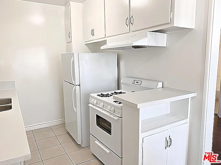 4122 W 2nd St #15 — Photo 3