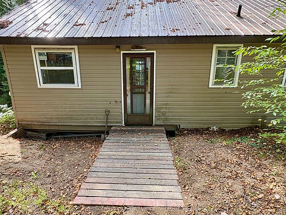 3rd image of 321 Pine Rd
