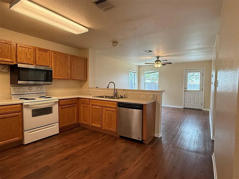 316 Meadow Park Dr — Photo 9
