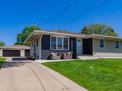 4800 Fairview Dr, Pleasant Hill, IA, 50327