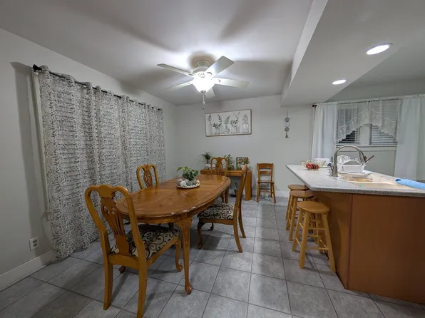 2338 Iowa St, Davenport, IA 52803