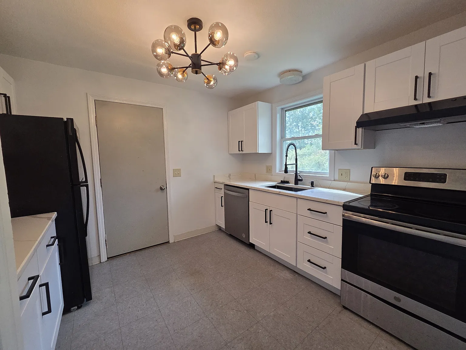 5 Surrey Lane - 1 — Photo 3