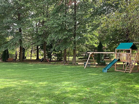 4th image of 6385 Red Oak Dr