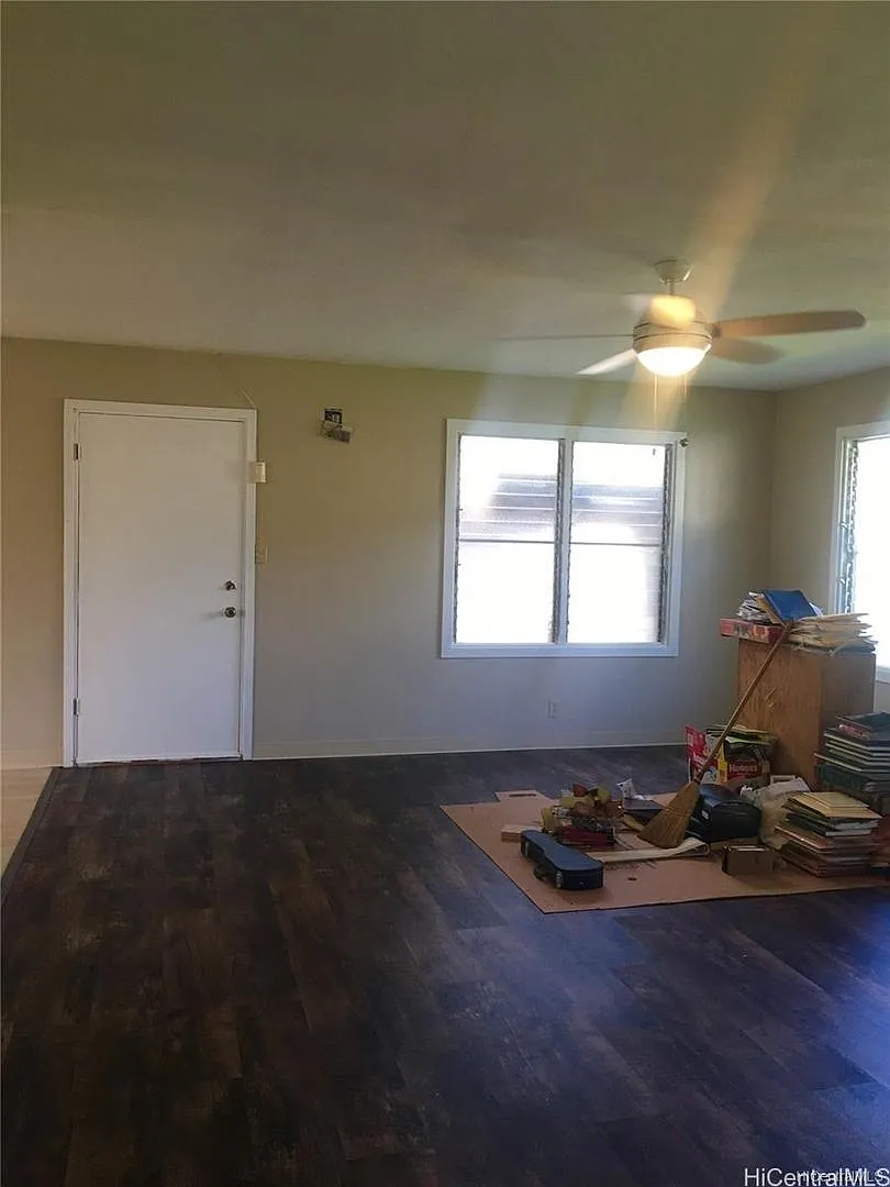 Single Family 3 Bedroom/1 Bath — Photo 2