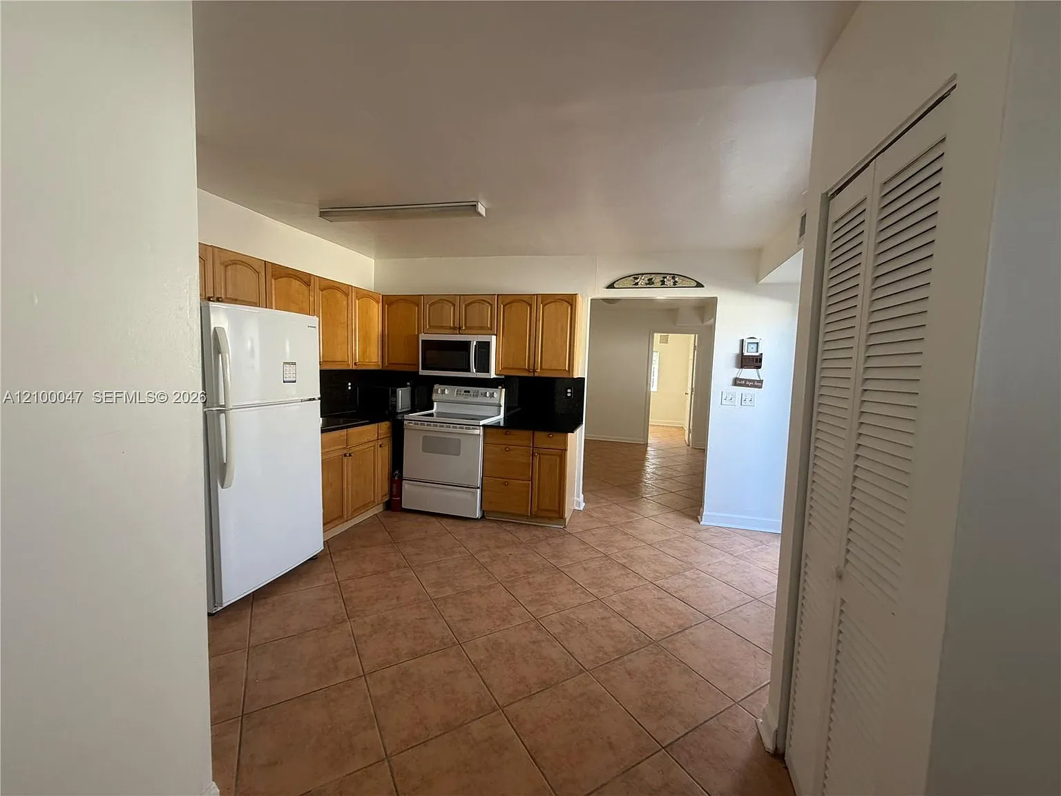 Hollywood South Side Add — Photo 2