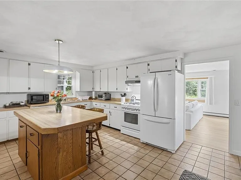 6 Lakewood Dr — Photo 5
