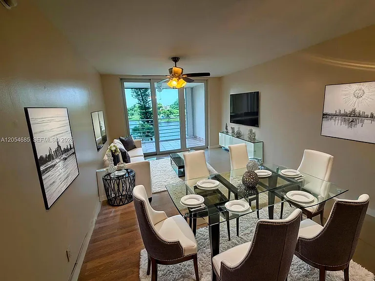 9440 Poinciana Pl #406 — Photo 2