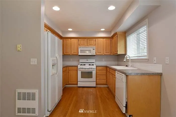 9402 Linden Ave N #B — Photo 8