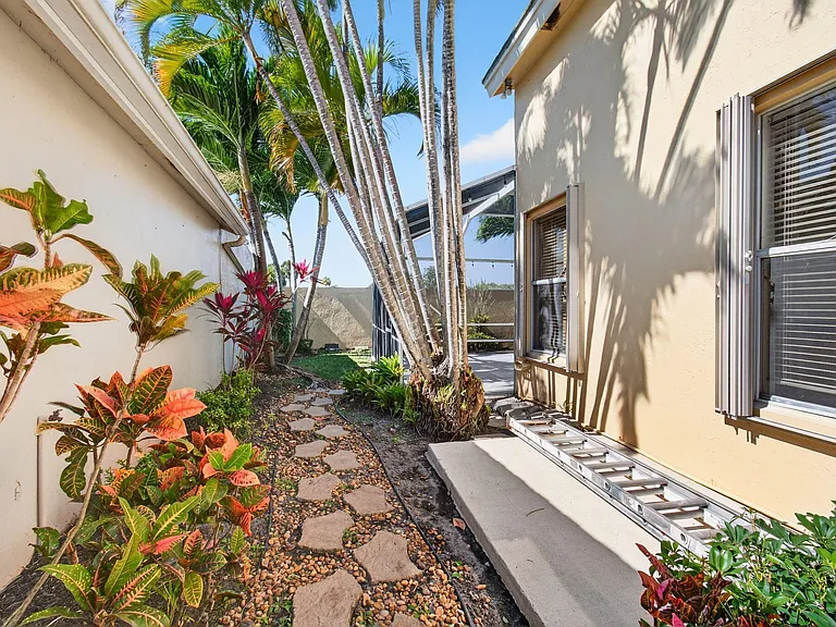 7848 Travlers Tree Dr — Photo 50