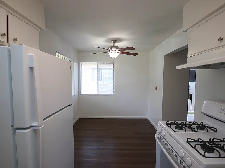 896 Magnolia Ave #4 — Photo 8