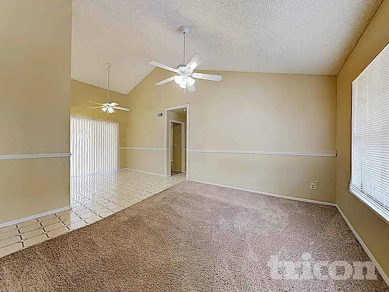 18815 N 45th Dr — Photo 2