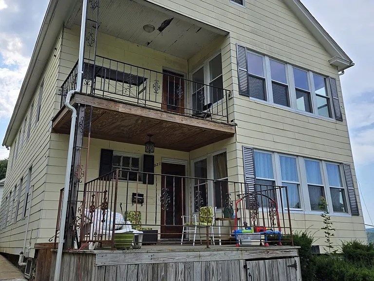 921 Cooke St — Photo 1