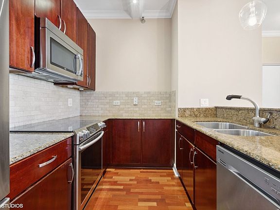 5th image of 1322 S Prairie Ave Unit 708
