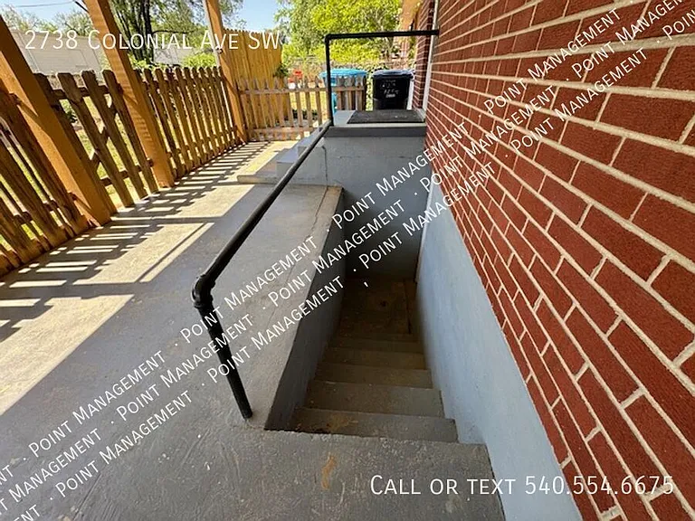 2738 Colonial Ave SW — Photo 2