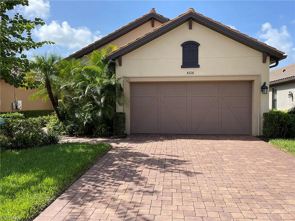 3 bed, 2.0 bath, 1912 sqft, $9,500 — Photo 2