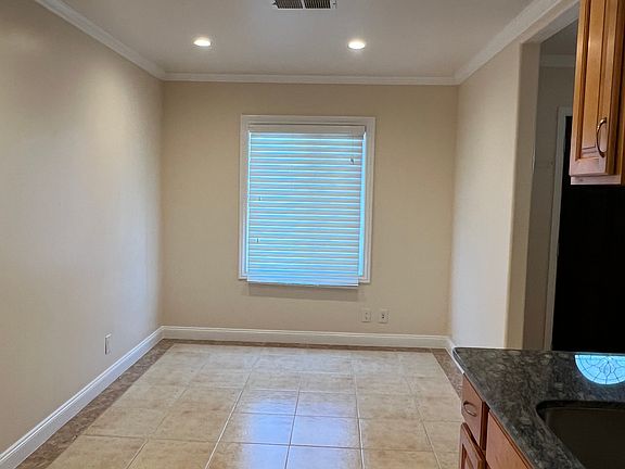 4th image of 482 Walnut St #484