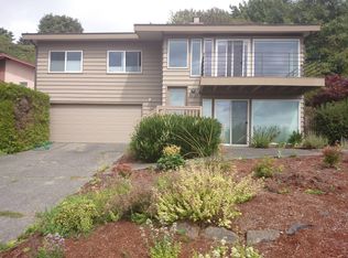 8620 Vashon Vw SW, Seattle, WA 98136