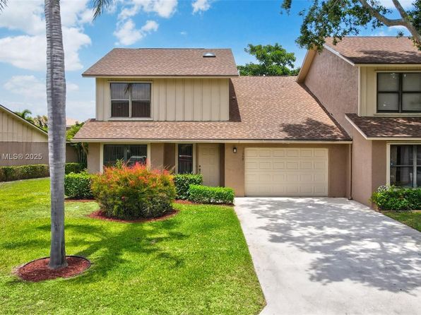 11905 Donlin Dr, Wellington, FL 33414