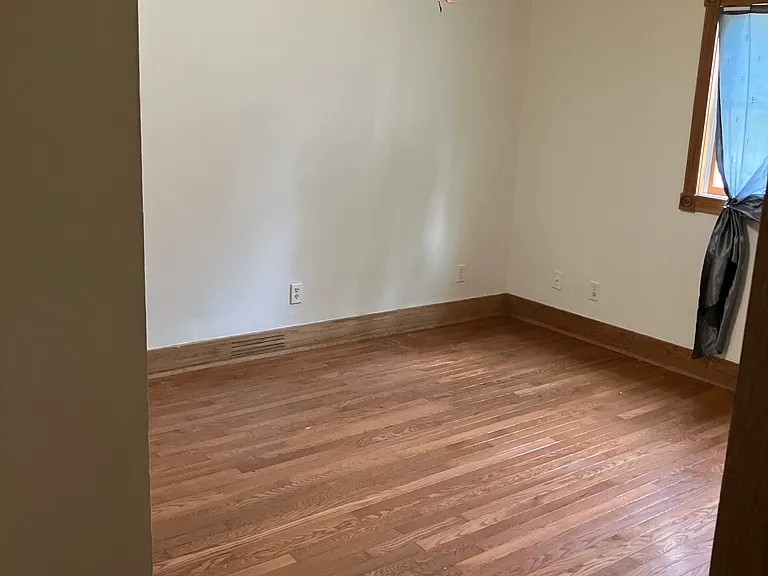 543 W Middle St — Photo 6
