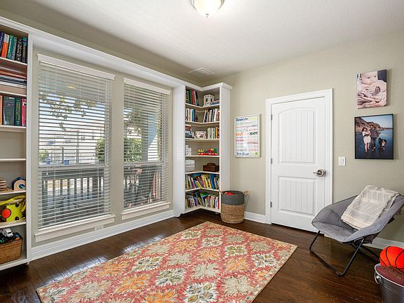 5th image of 3824 Hermalinda St
