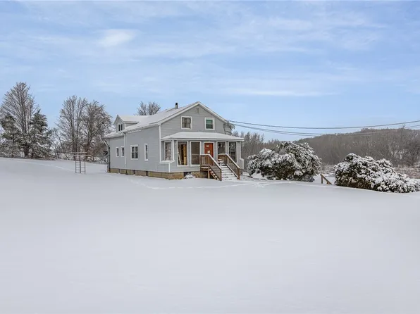 176 County Road 8, Farmington, NY 14425