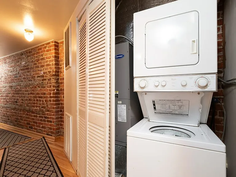 1239 W Cary St #2 — Photo 9