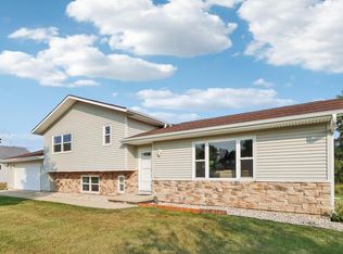 199 Jennifer Ln, Fall River, WI 53932
