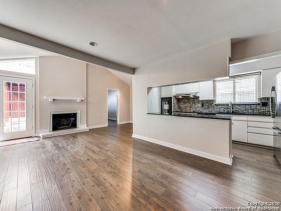 3rd image of 1814 Edgehill Dr