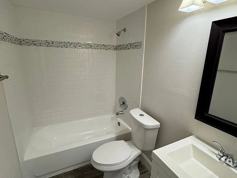 West Palm Lane — Photo 35