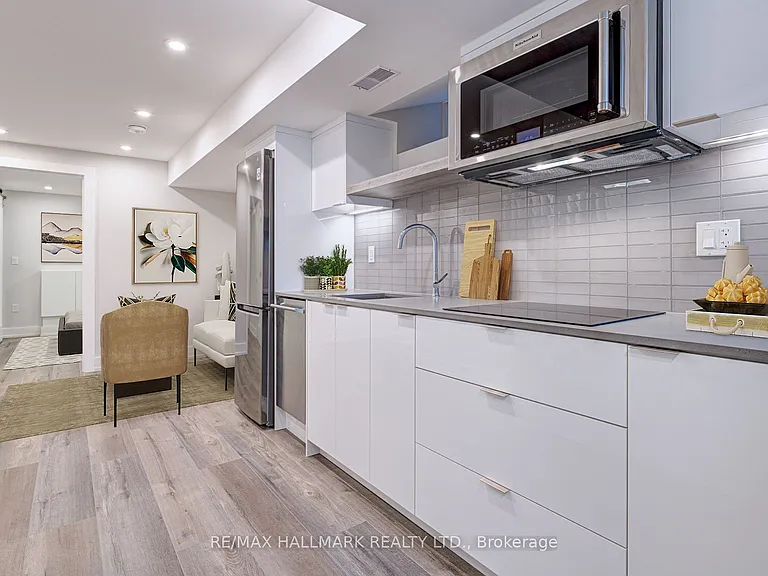 924 Broadview Ave #B — Photo 16