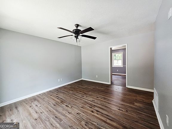 4th image of 8307 Twin Chapel Dr