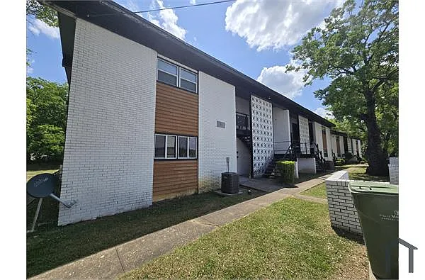 Building Photo - 3701 Wesley Dr #3733