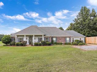 1220 Caroline Dr, Terry, MS 39170