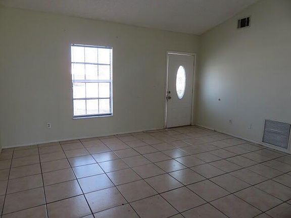 2nd image of 554 SW Lakehurst Dr