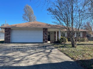 1810 Crouch St, Bentonville, AR 72712