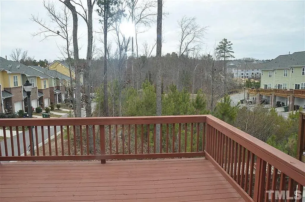 4 bed, 1945 sqft, $1,950 — Photo 3