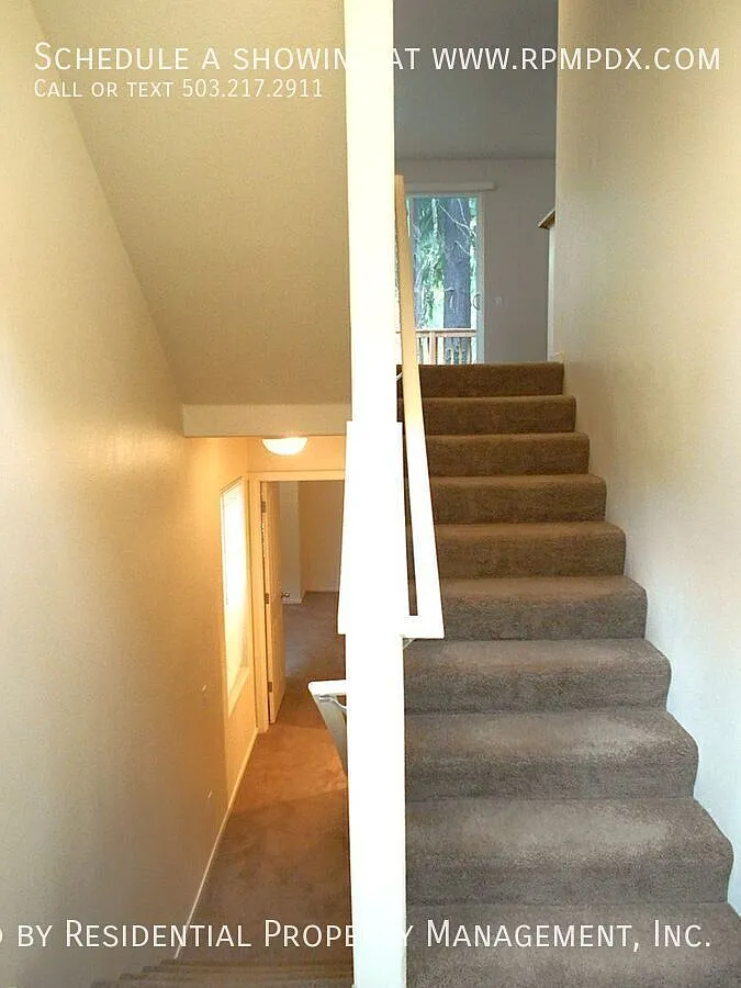 Conveniently Located Amberglen Townhome in the heart of Tanasbourne! — Photo 3