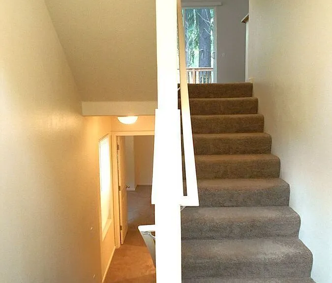 2095 NE Sheffield Ave — Photo 3