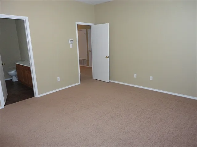 7040 Lindentree Ln — Photo 5