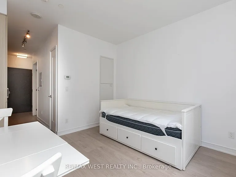 88 Scott St W #712 — Photo 5